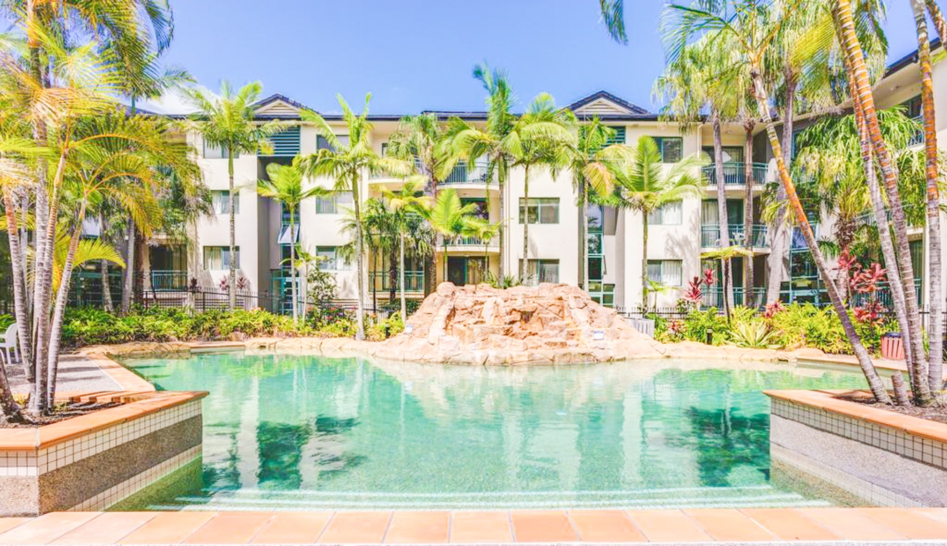 Currumbin Sands Holiday Apartments